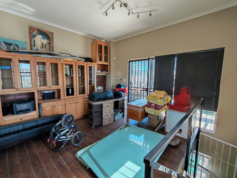 To Let Commercial Property for Rent in Strand Central Western Cape